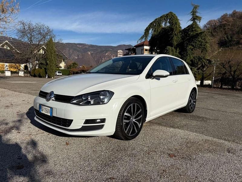 Bianco Usata 2014 VW Golf VII Highline Tre volumi | 9990 € (Buon prezzo) - Immagine 1/4