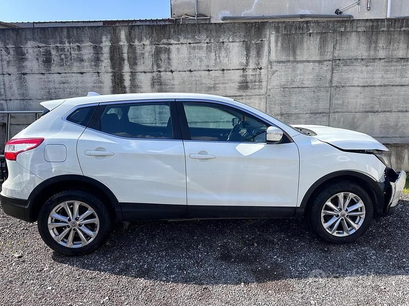 Usata Nissan Qashqai Tekna 130 CV (95 kW) 2014 Bianco SUV