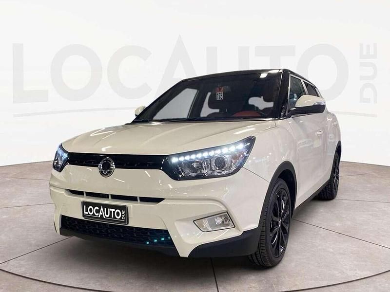 Bianco Usata 2016 Ssangyong (KGM) Tivoli SUV | 9990 € (Buon prezzo) - Immagine 1/4