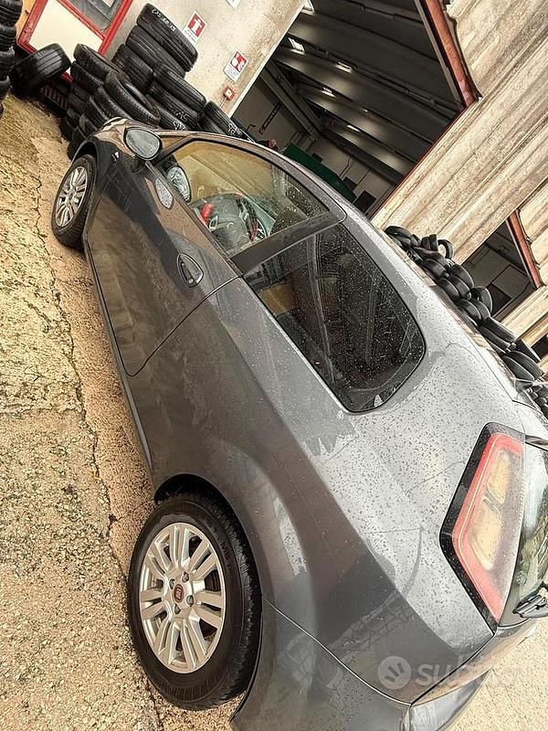 Usata Fiat Grande Punto 75 CV (55 kW) 2014 Grigio Utilitaria