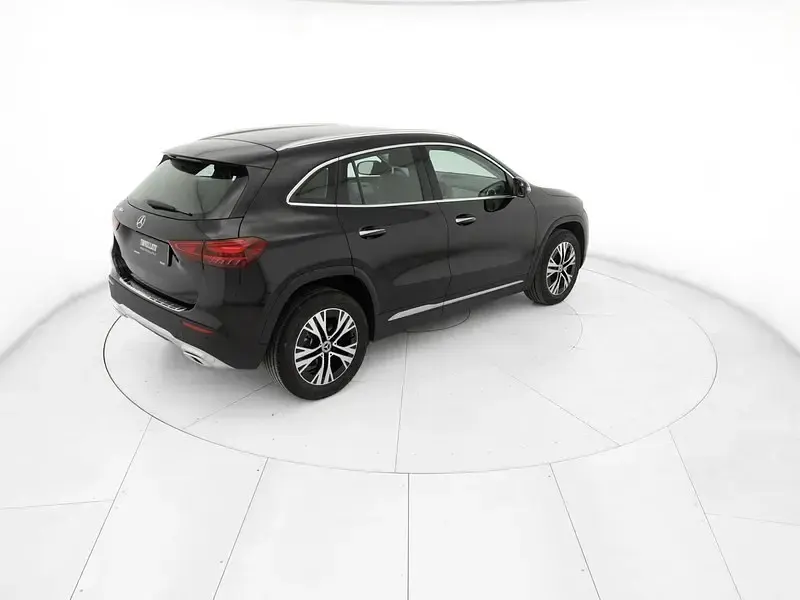 Usata Mercedes GLA200 Advanced Plus 150 CV (110 kW) 2024 Nero SUV