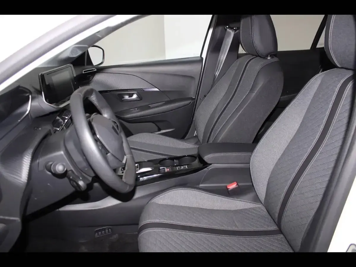 Usata Peugeot 208 Allure 100 kW (136 CV) 2025 Bianco Utilitaria