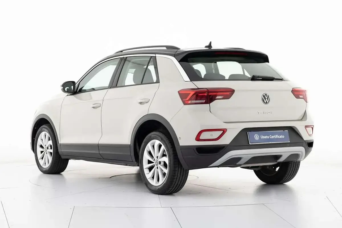 Usata VW T-Roc Life 116 CV (85 kW) 2023 Grigio SUV