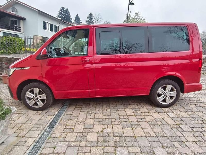 Occasion VW Caravelle 150 ch (110 kW) 2023 Rouge Van