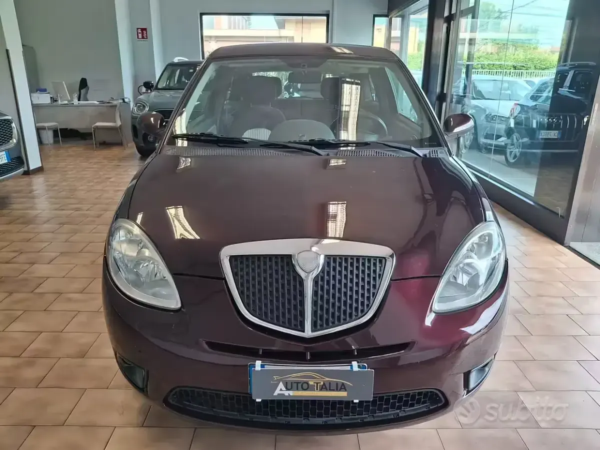 Usata Lancia Ypsilon 60 CV (44 kW) 2007 Viola Utilitaria