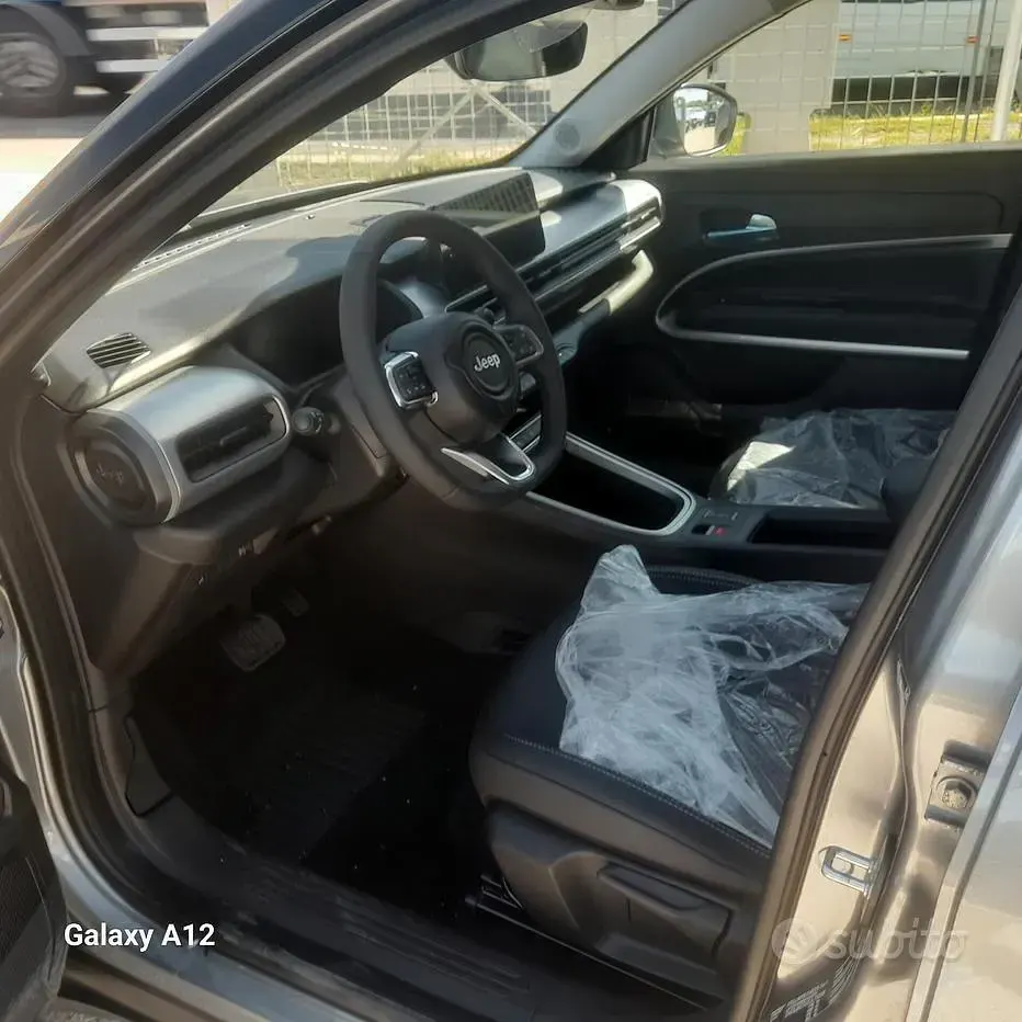 Usata Jeep Avenger Altitude 101 CV (74 kW) 2025 Nero SUV