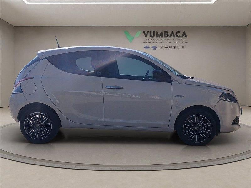 Usata Lancia Ypsilon Gold 70 CV (51 kW) 2021 Bianco Utilitaria