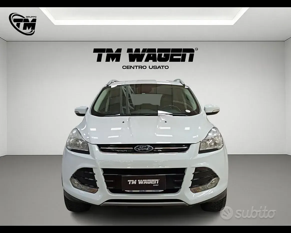Usado Ford Kuga S 150 CV (110 kW) 2017 Blanco SUV