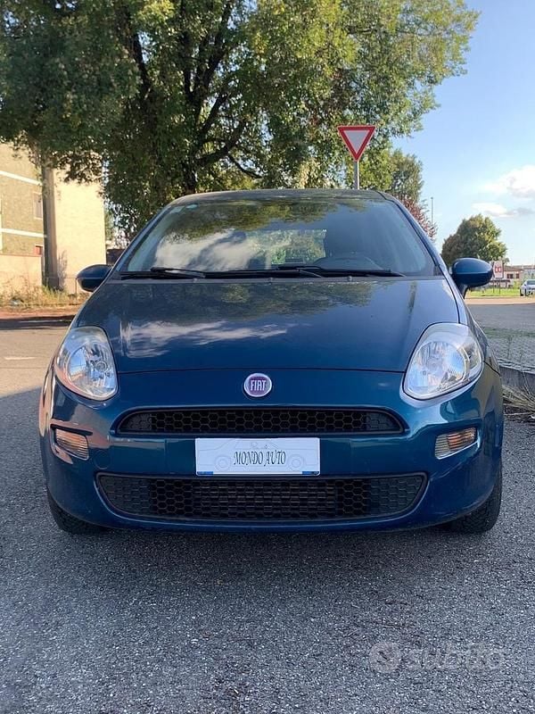 Usata Fiat Punto Lounge 75 CV (55 kW) 2014 Blu Berlina