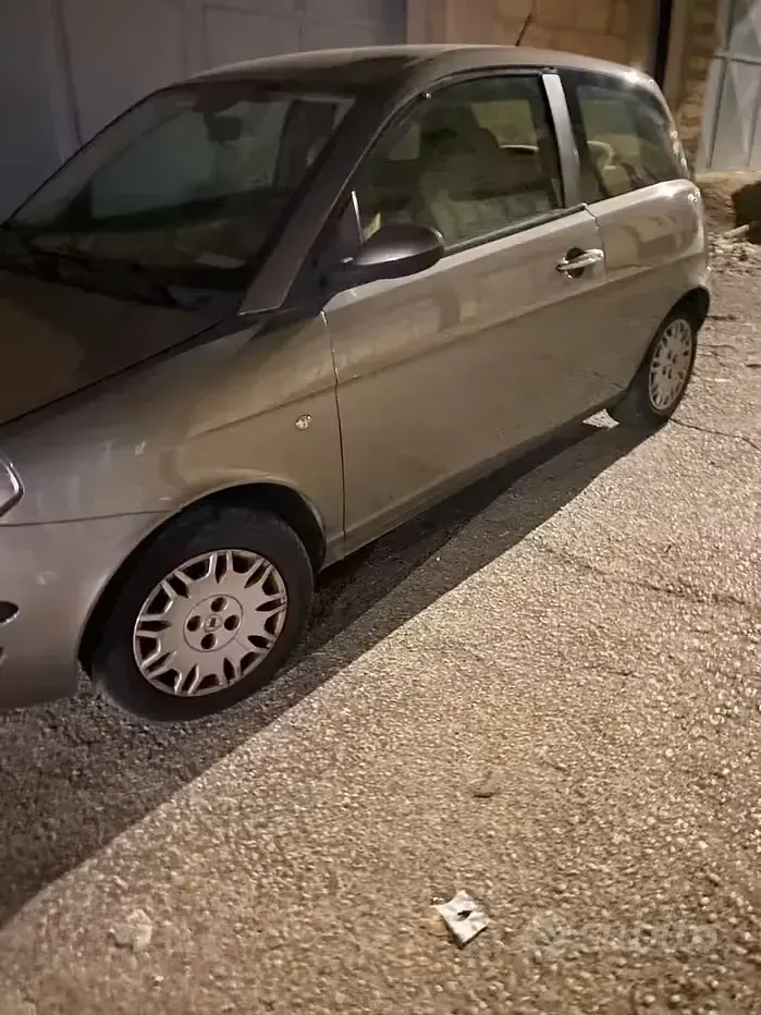 Usata Lancia Ypsilon 69 CV (50 kW) 2004 Marrone Utilitaria