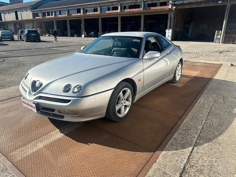 Usata Alfa Romeo GTV Lusso 155 CV (114 kW) 2000 Coupé