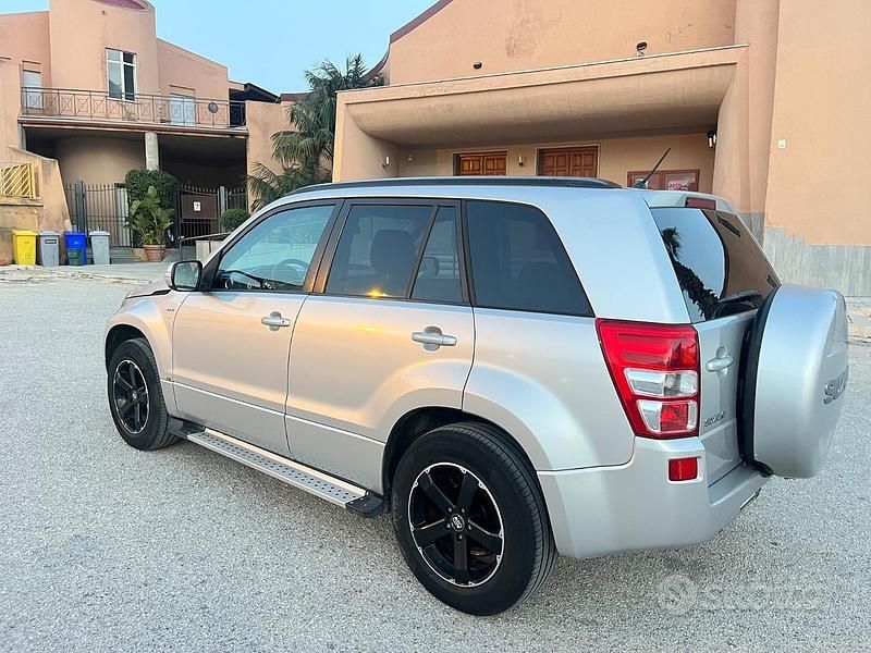 Usata Suzuki Grand Vitara 130 CV (95 kW) 2010 Grigio SUV