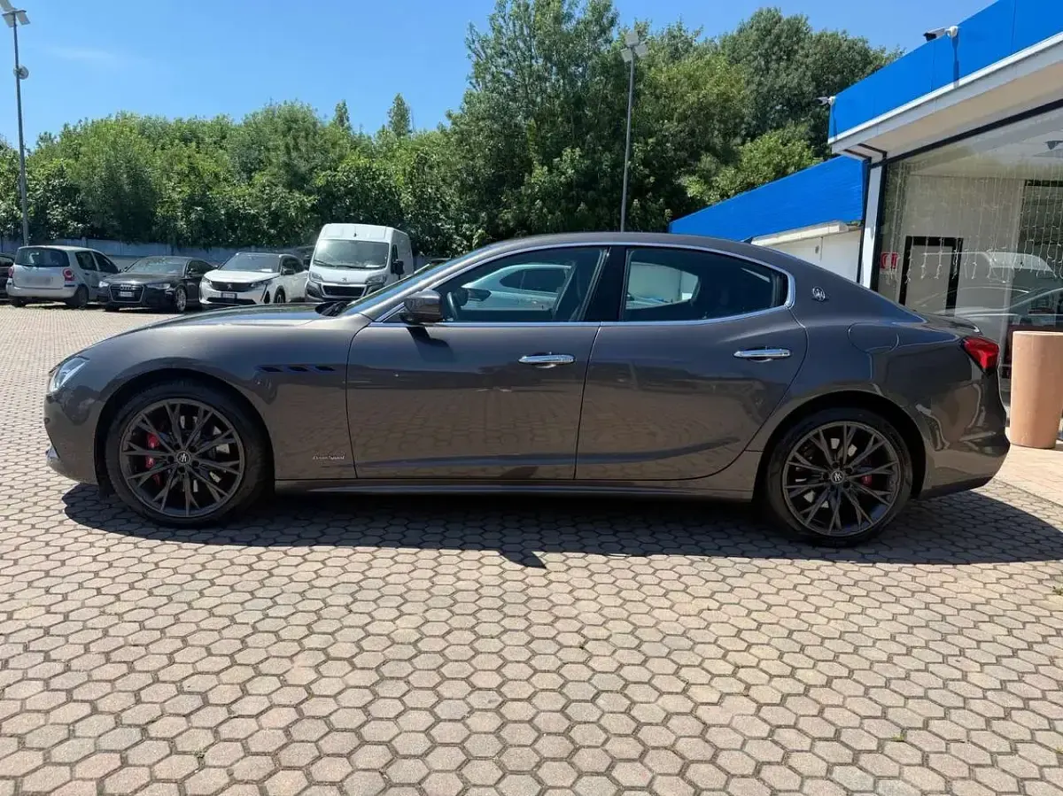 Usata Maserati Ghibli 330 CV (242 kW) 2020 Grigio Berlina