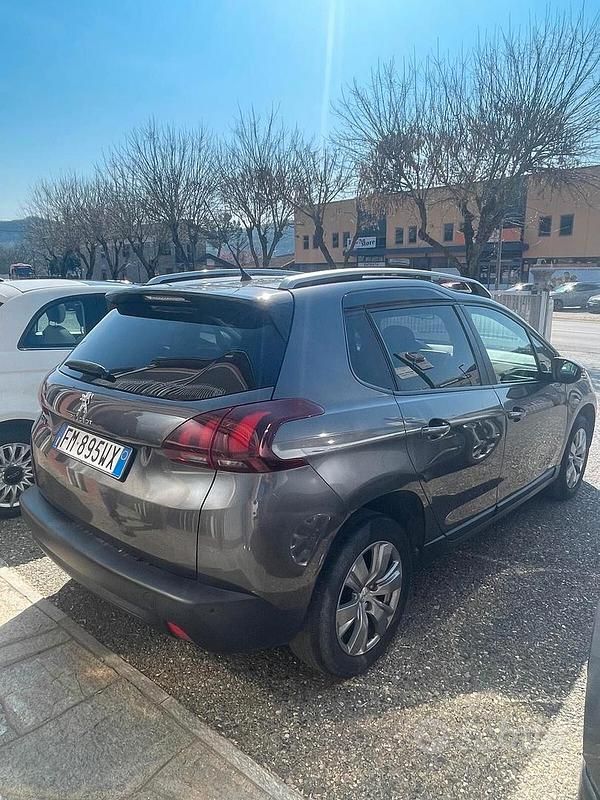 Usata Peugeot 2008 Access 75 CV (55 kW) 2018 Grigio SUV
