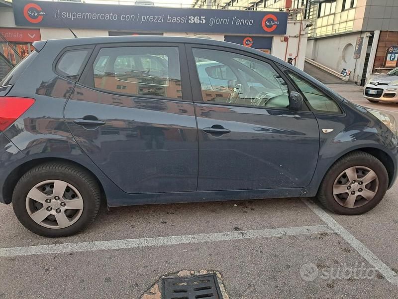Usata Kia Venga 90 CV (66 kW) 2012 Blu Utilitaria