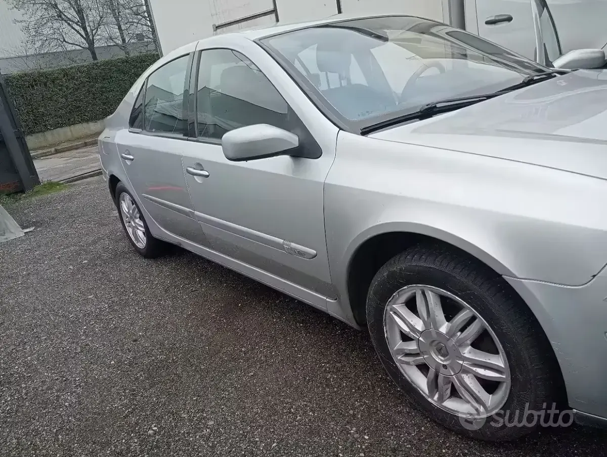 Usata Renault Laguna II 150 CV (110 kW) 2006 Grigio Berlina