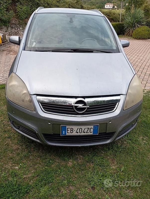 Usata 2010 Opel Zafira Monovolume | 1200 € (Super prezzo) - Immagine 1/4