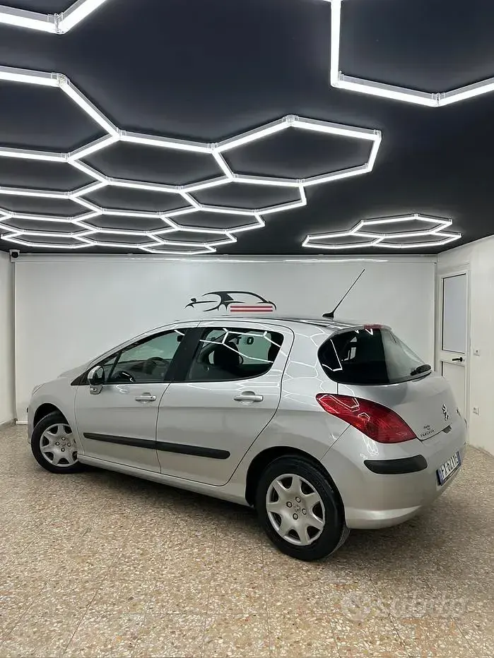 Usata Peugeot 308 Premium 90 CV (66 kW) 2010 Grigio Berlina