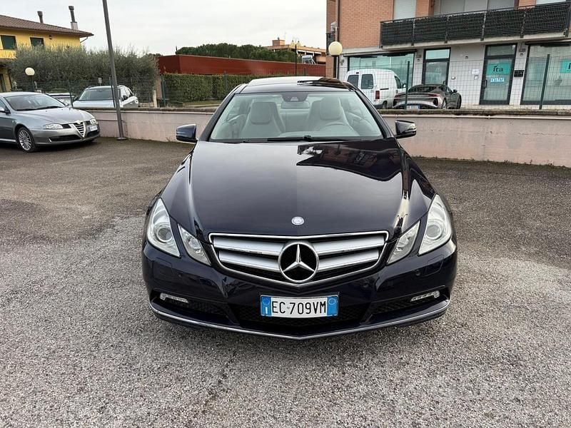 Usata Mercedes E220 Avantgarde 170 CV (125 kW) 2010 Blu Coupé