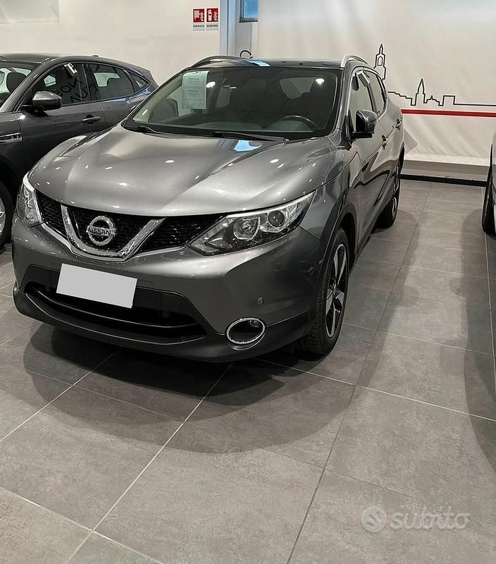 Usata Nissan Qashqai N-Connecta 110 CV (80 kW) 2017 Grigio SUV