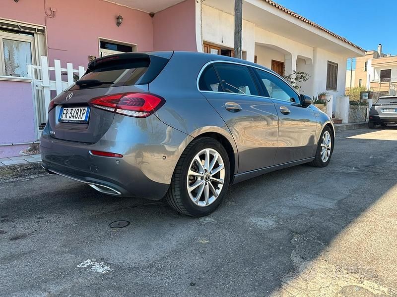 Occasion Mercedes A180 136 ch (100 kW) 2018 Gris Berline
