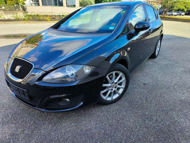 Usado Seat Leon Style 105 HP (77 kW) 2010 Preto Sedan