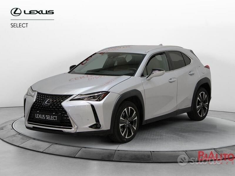 Argento Usata 2019 Lexus UX SUV | 20.900 € (Buon prezzo) - Immagine 1/4
