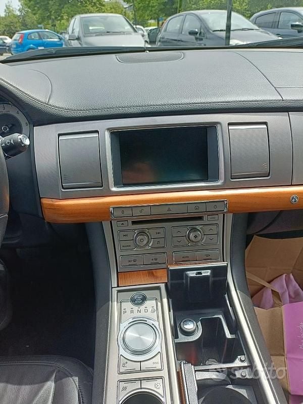 Usata Jaguar XF 240 CV (176 kW) 2011 Bianco Berlina