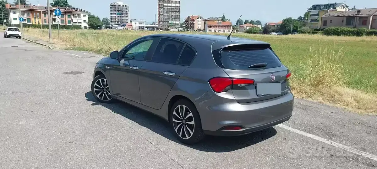 Usata Fiat Tipo 95 CV (69 kW) 2017 Grigio Berlina