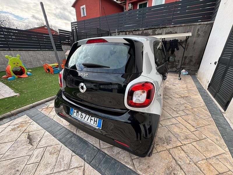 Usata Smart ForFour 71 CV (52 kW) 2017 Nero Utilitaria