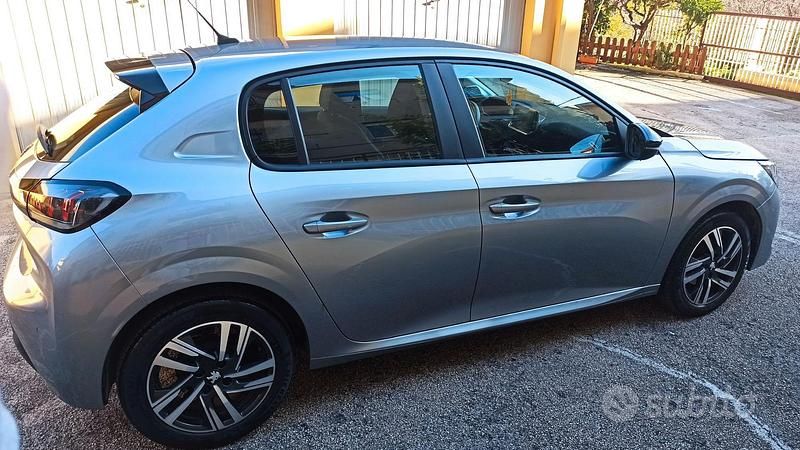 Usata Peugeot 208 Active 75 CV (55 kW) 2023 Grigio Utilitaria