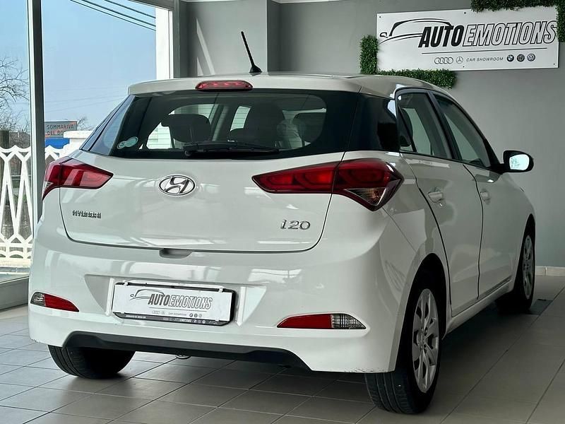Usata Hyundai i20 73 CV (53 kW) 2016 Bianco Berlina