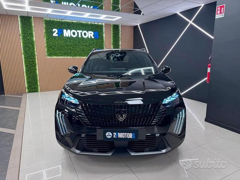 Nuova Peugeot 2008 GTi 145 CV (106 kW) 2025 Perla SUV