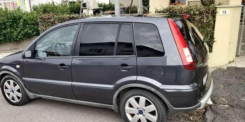 Grigio Usata 2007 Ford Fusion Collection Monovolume | 3200 € (Buon prezzo) - Immagine 1/4