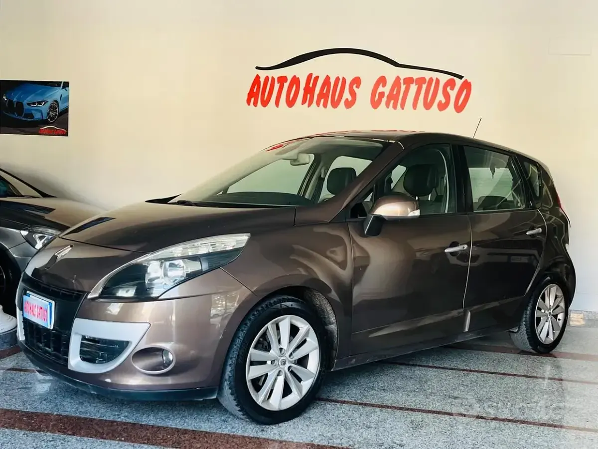 Usata Renault Scénic III Luxe 110 CV (80 kW) 2010 Marrone Monovolume