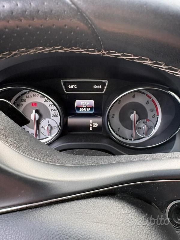Usata Mercedes GLA200 136 CV (100 kW) 2016 Bianco SUV