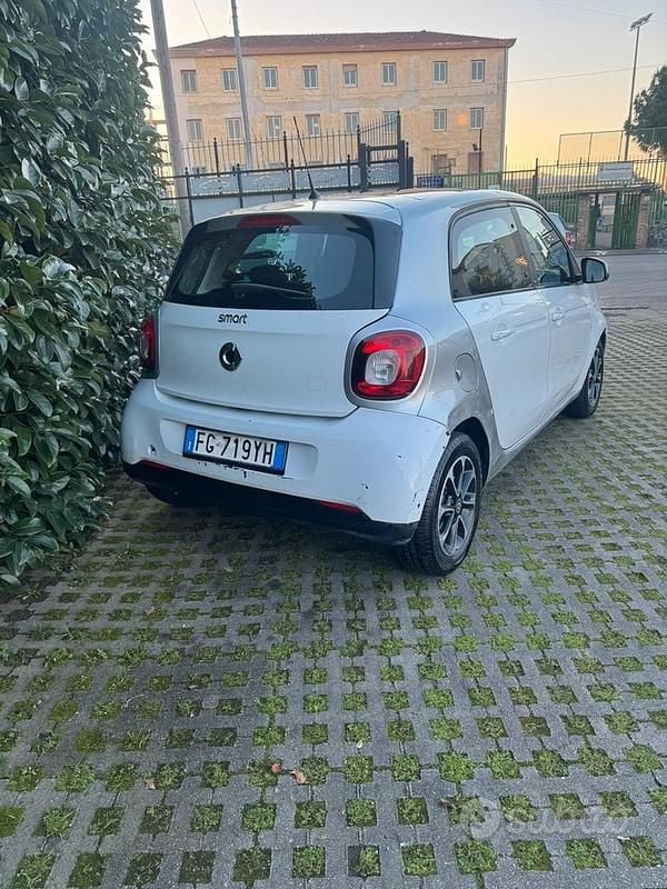 Begagnad Smart ForFour 71 HK (52 kW) 2016 Vit Halvkombi