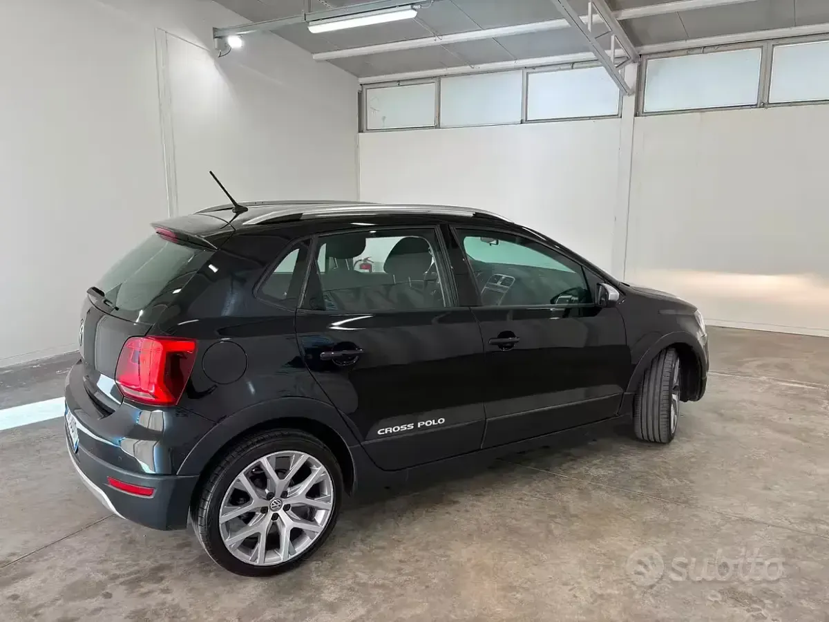 Usata VW Polo Cross Highline 90 CV (66 kW) 2017 Nero Utilitaria