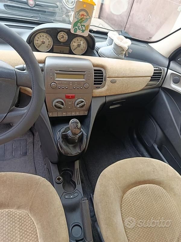 Usata Lancia Ypsilon 69 CV (50 kW) 2005 Nero Utilitaria