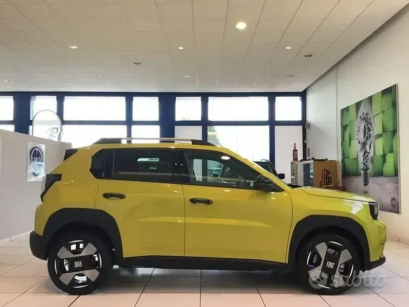 Usata Fiat Grande Panda La Prima 83 kW (113 CV) 2025 Giallo Utilitaria