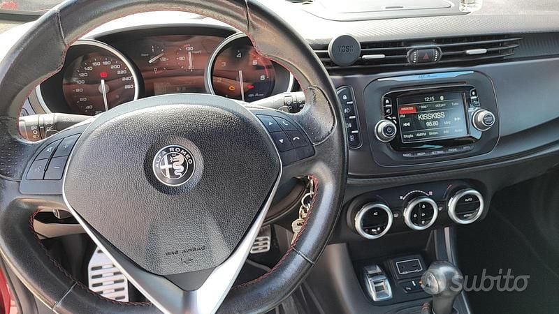 Usata Alfa Romeo Giulietta Super 120 CV (88 kW) 2016 Rosso Utilitaria
