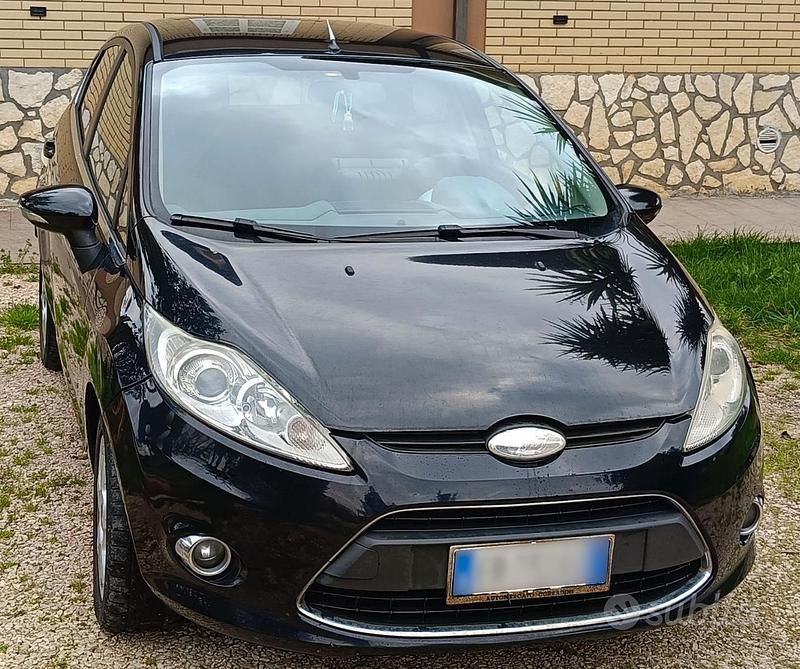Usata Ford Fiesta Titanium 68 CV (50 kW) 2010 Nero Utilitaria