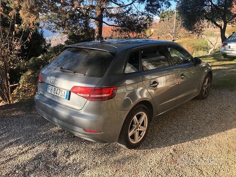 Grigio Usata 2017 Audi A3 Tre volumi | 13.000 € (Buon prezzo) - Immagine 1/4