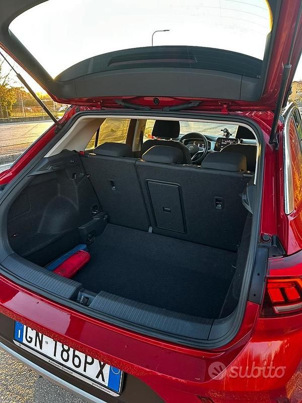 Usata VW T-Roc Life 110 CV (80 kW) 2023 Rosso SUV