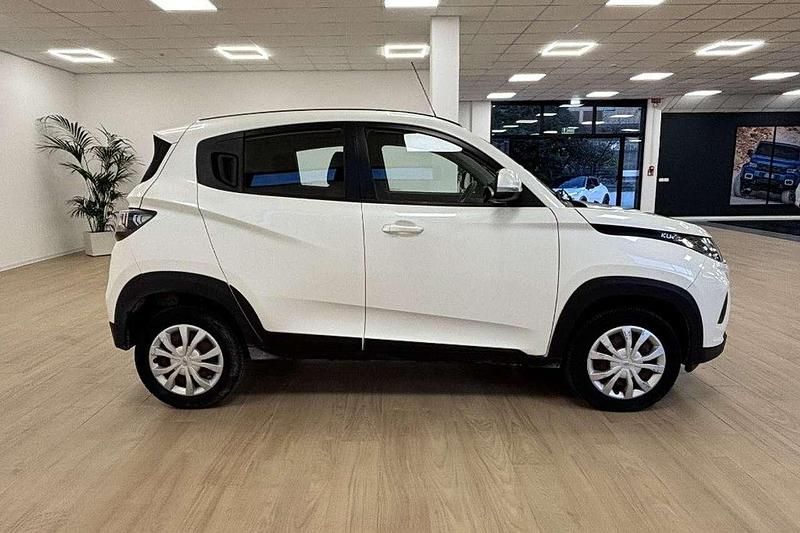 Usata Mahindra KUV100 87 CV (63 kW) 2021 Bianco SUV