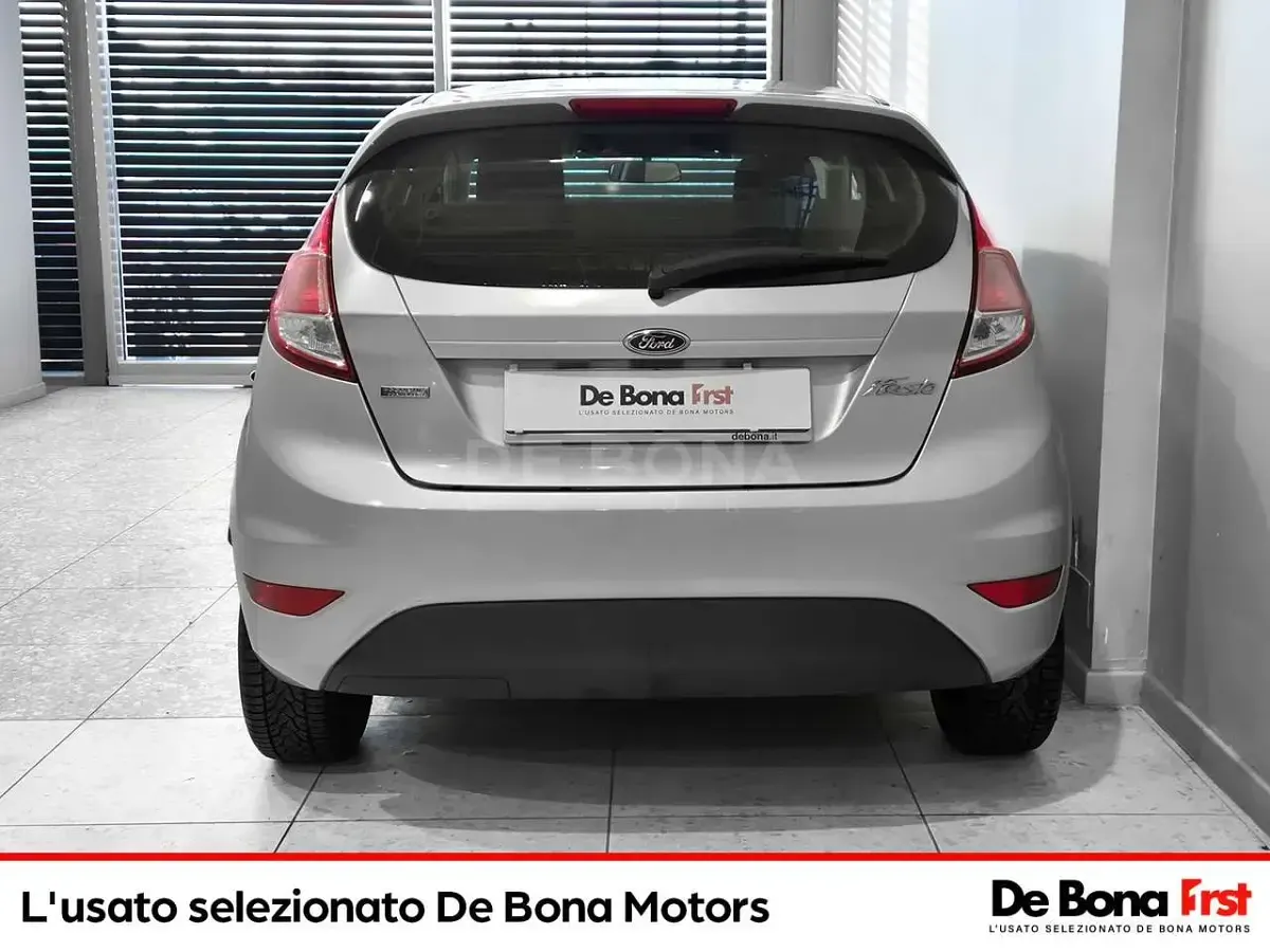 Usata Ford Fiesta Business Edition 75 CV (55 kW) 2013 Grigio Berlina