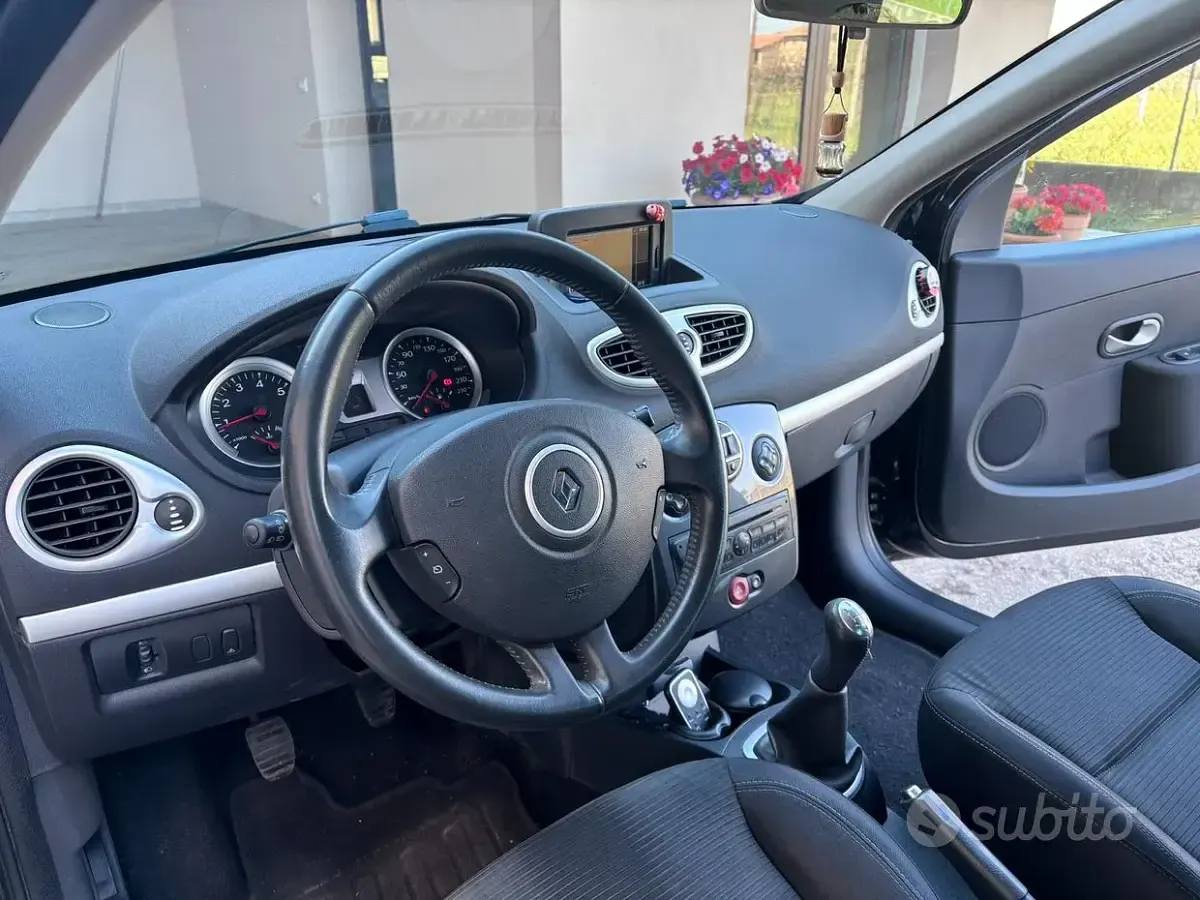 Usata Renault Clio 54 CV (39 kW) 2012 Nero Utilitaria