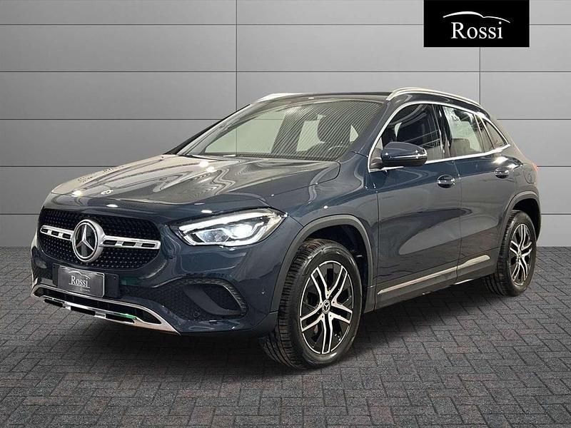 Usata Mercedes GLA200 150 CV (110 kW) 2023 Blu denim SUV
