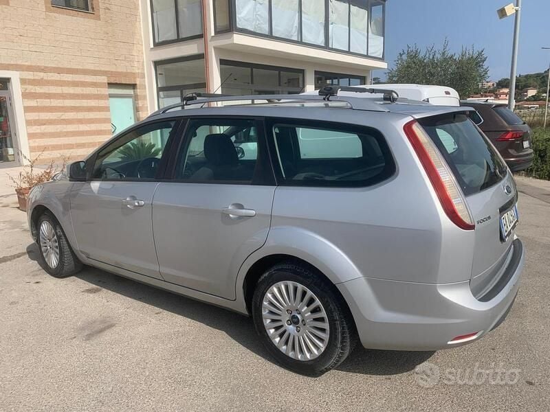 Usata Ford Focus 90 CV (66 kW) 2009 Grigio Station wagon