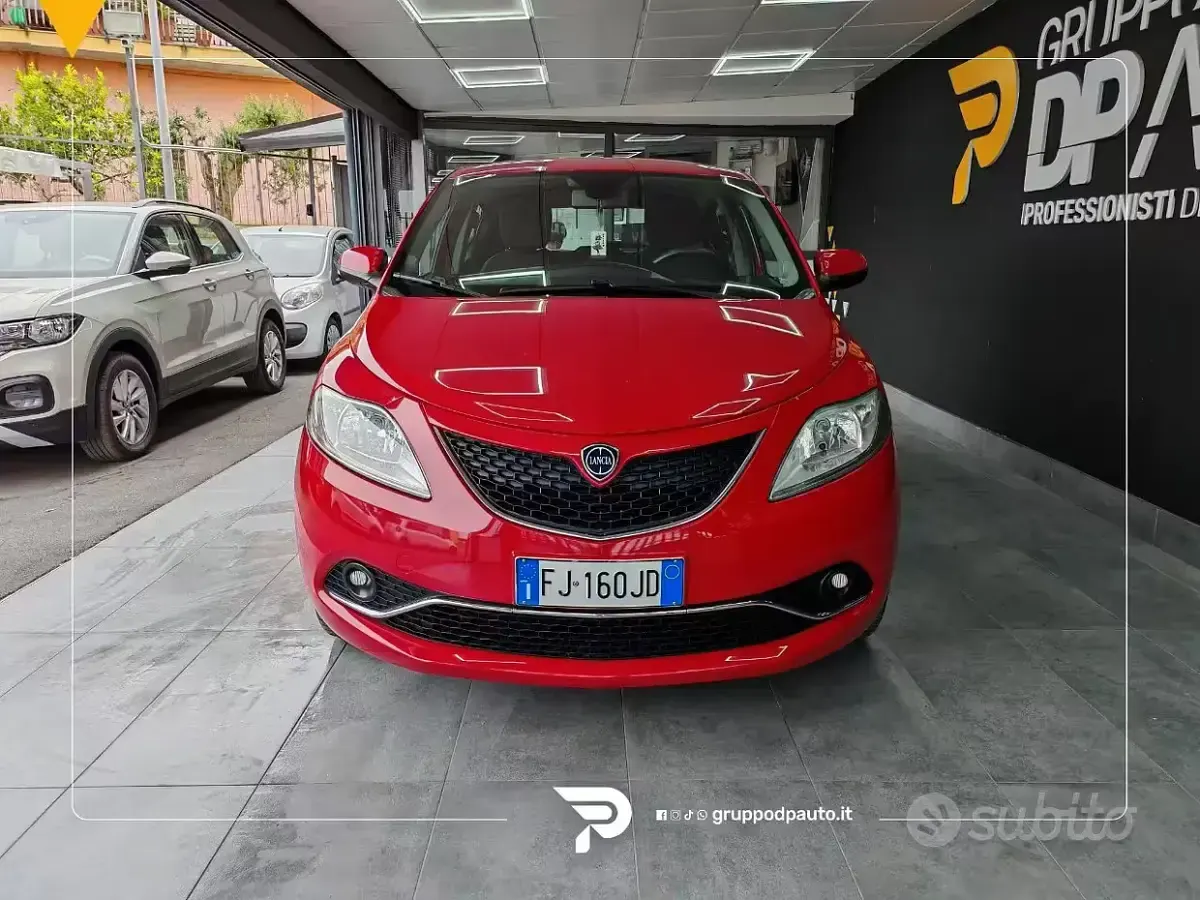 Usata Lancia Ypsilon Silver 95 CV (69 kW) 2017 Rosso Utilitaria